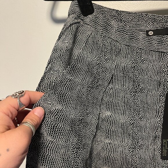 krisa Wide Leg Cropped Pants – Abstract Print Gray/Black – Women’s XS NWT - Picture 3 of 5